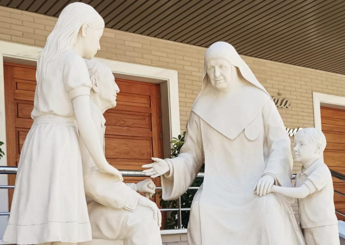 «Con esta imagen, Madre Carmen acompaña a todos los vecinos»
