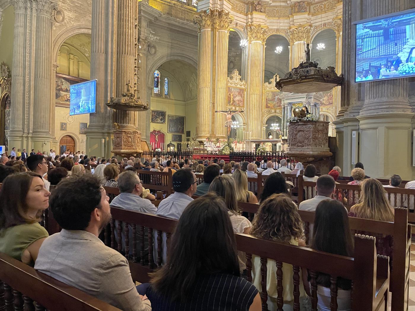 Ordenación sacerdotal de Antonio del Río y José Ignacio Postigo en la Catedral de Málaga // E. LLAMAS