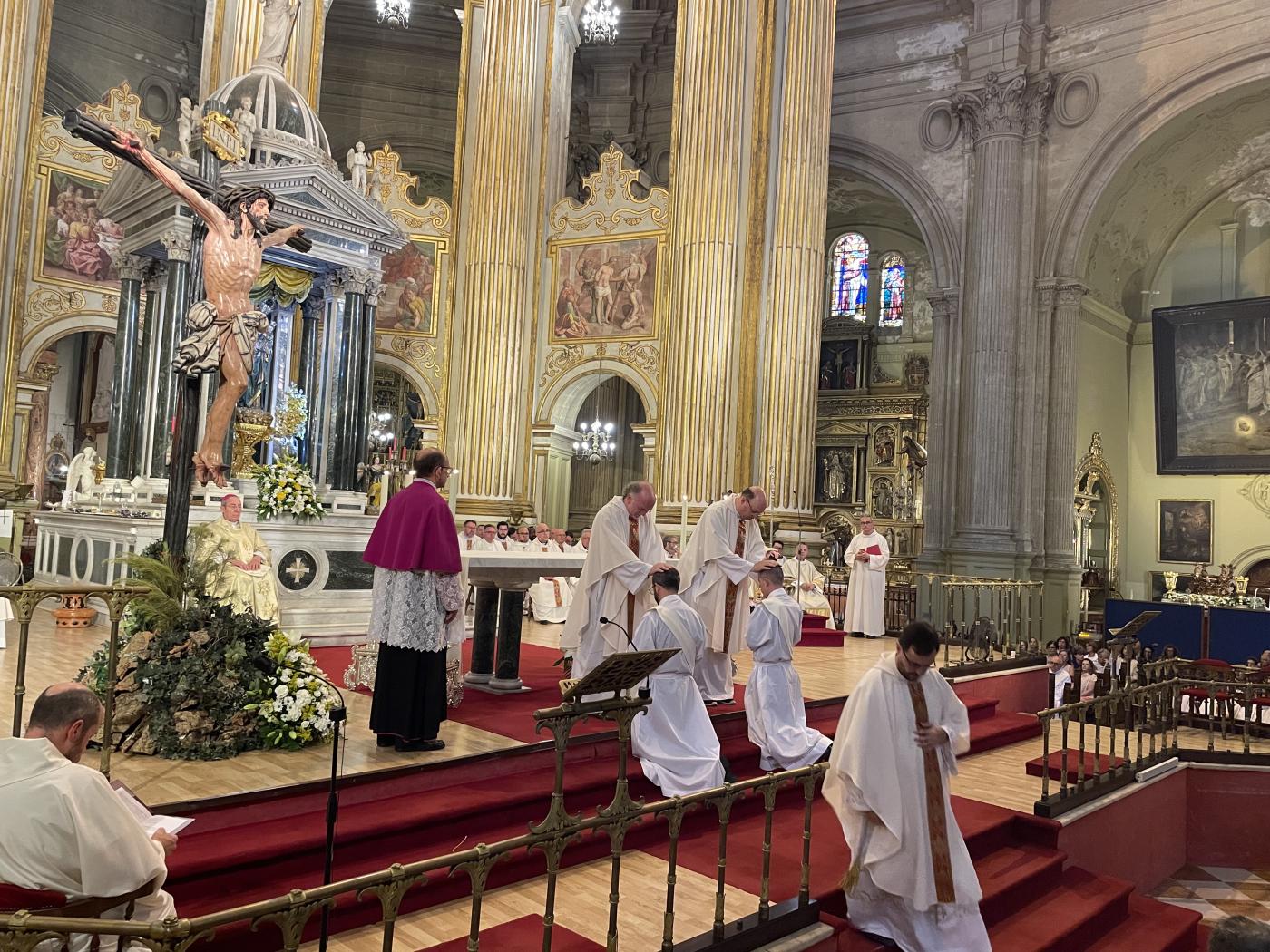 Ordenación sacerdotal de Antonio del Río y José Ignacio Postigo en la Catedral de Málaga // E. LLAMAS