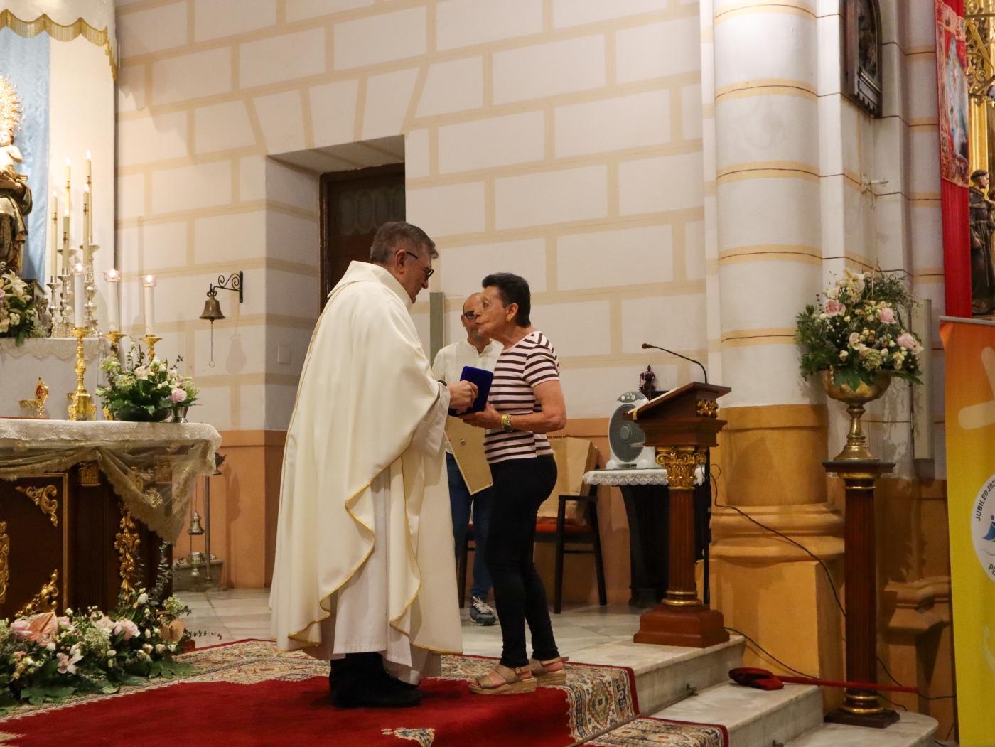 «Me llaman feligresa “todoterreno” y así es, dispuesta para lo que se necesite»