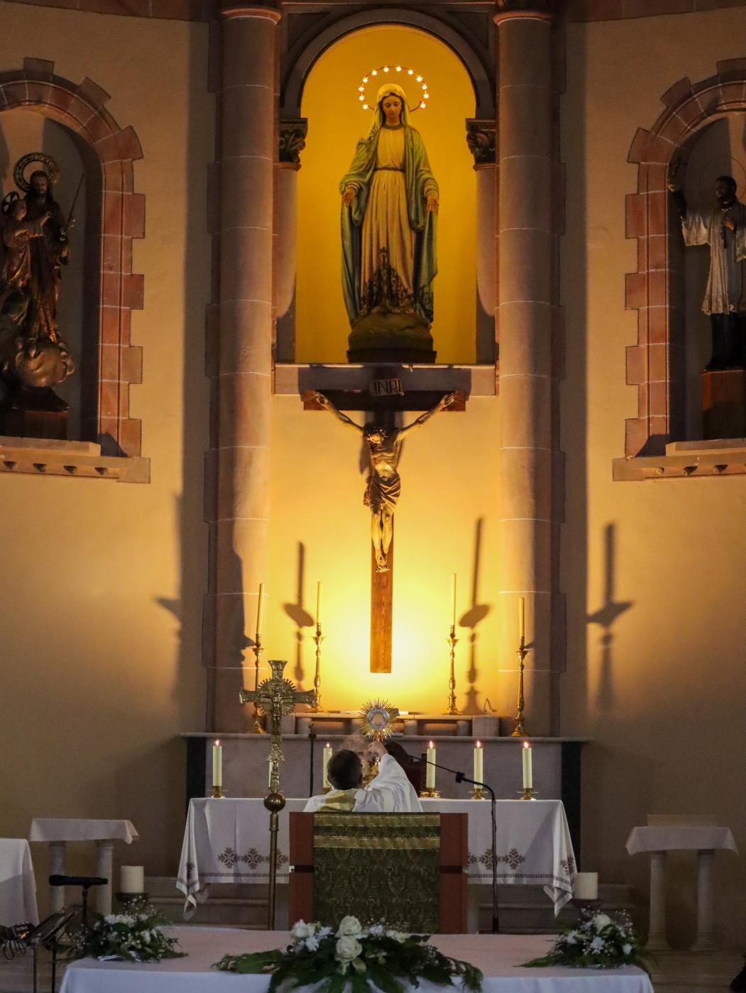 «Me llaman feligresa “todoterreno” y así es, dispuesta para lo que se necesite»