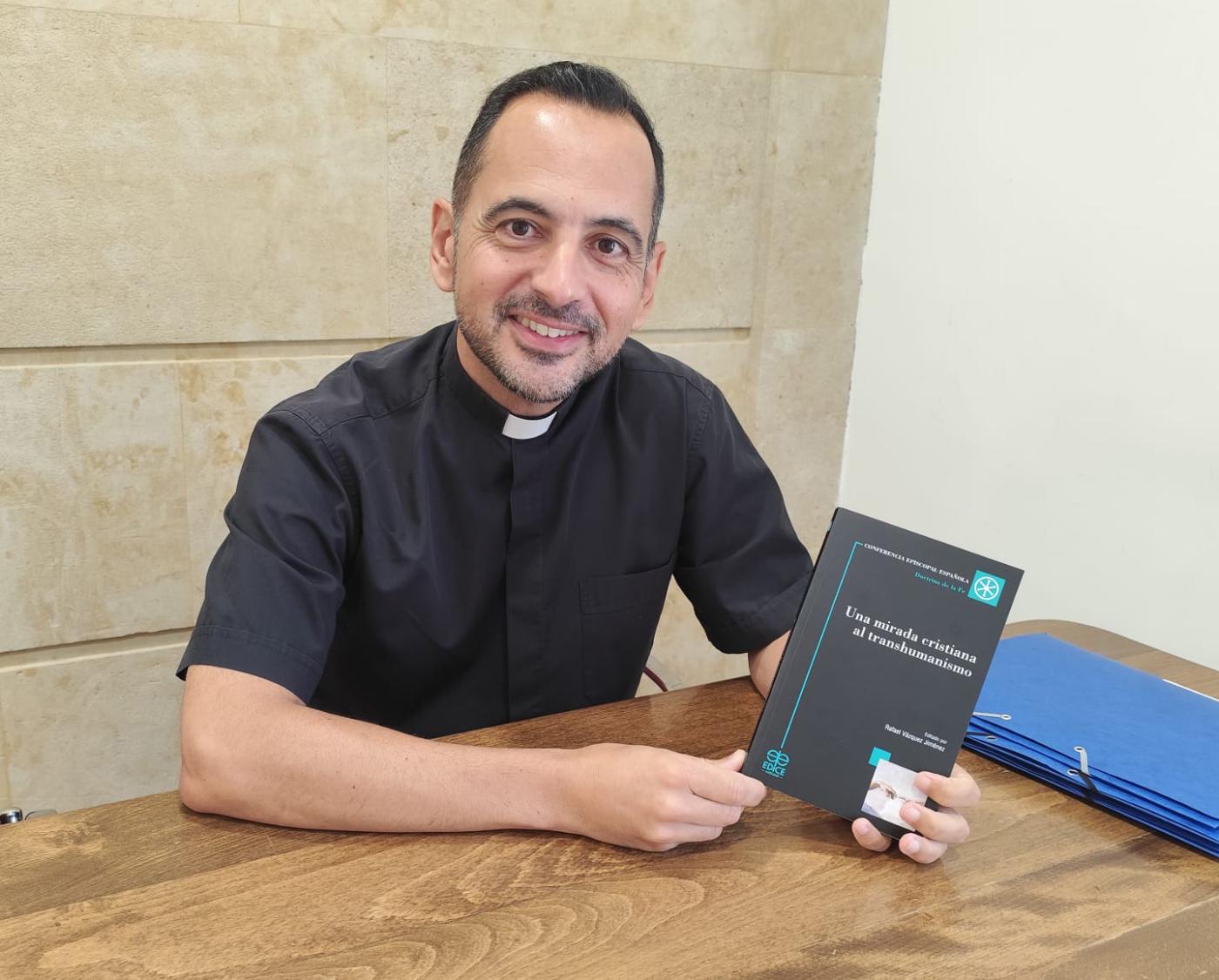 Rafael Vázquez: «El transhumanismo niega la trascendencia»