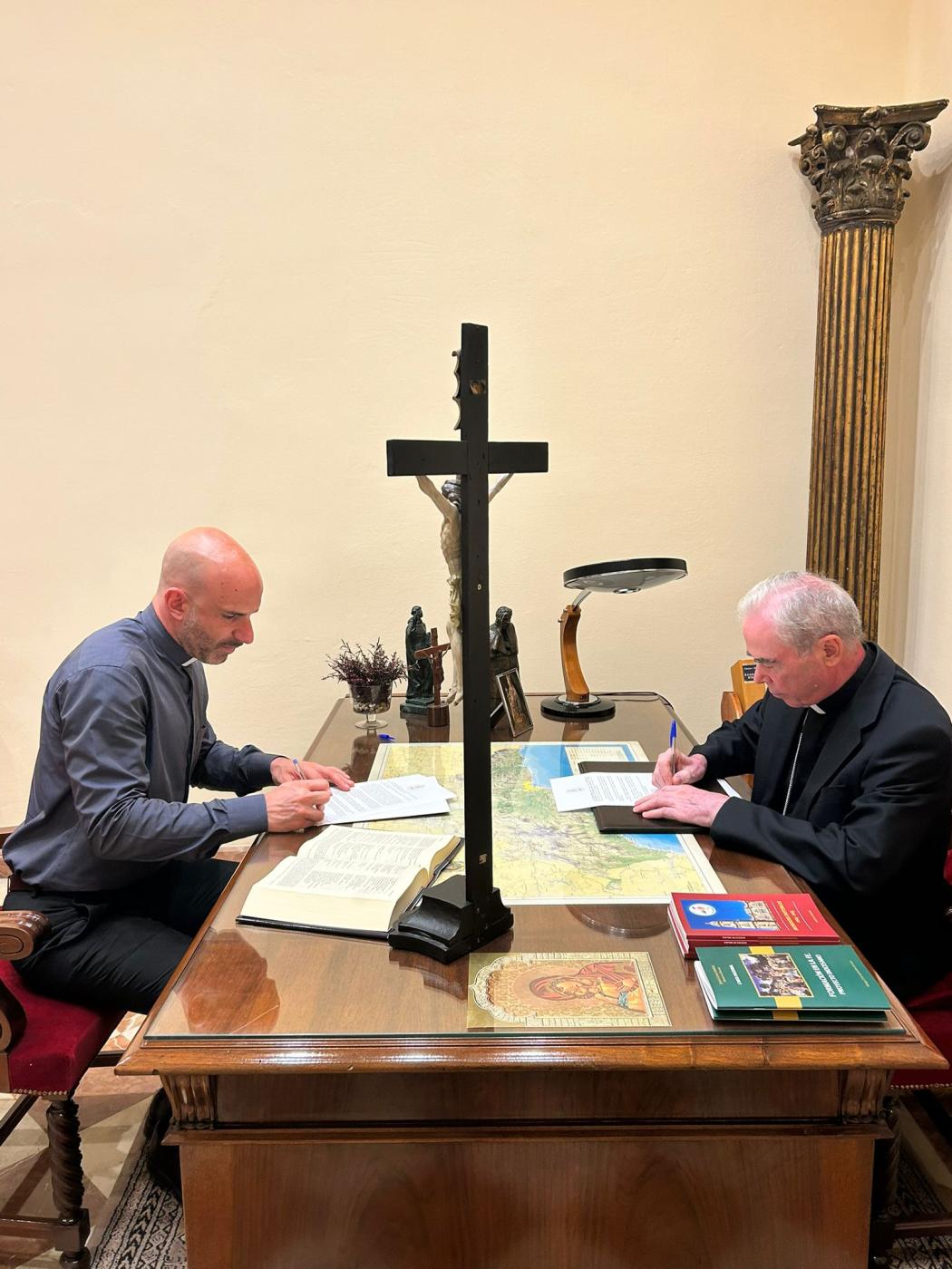 Juramento y profesión de Fe de José Manuel Bacallado como nuevo director del Departamento de Peregrinaciones, Santuarios y Turismo