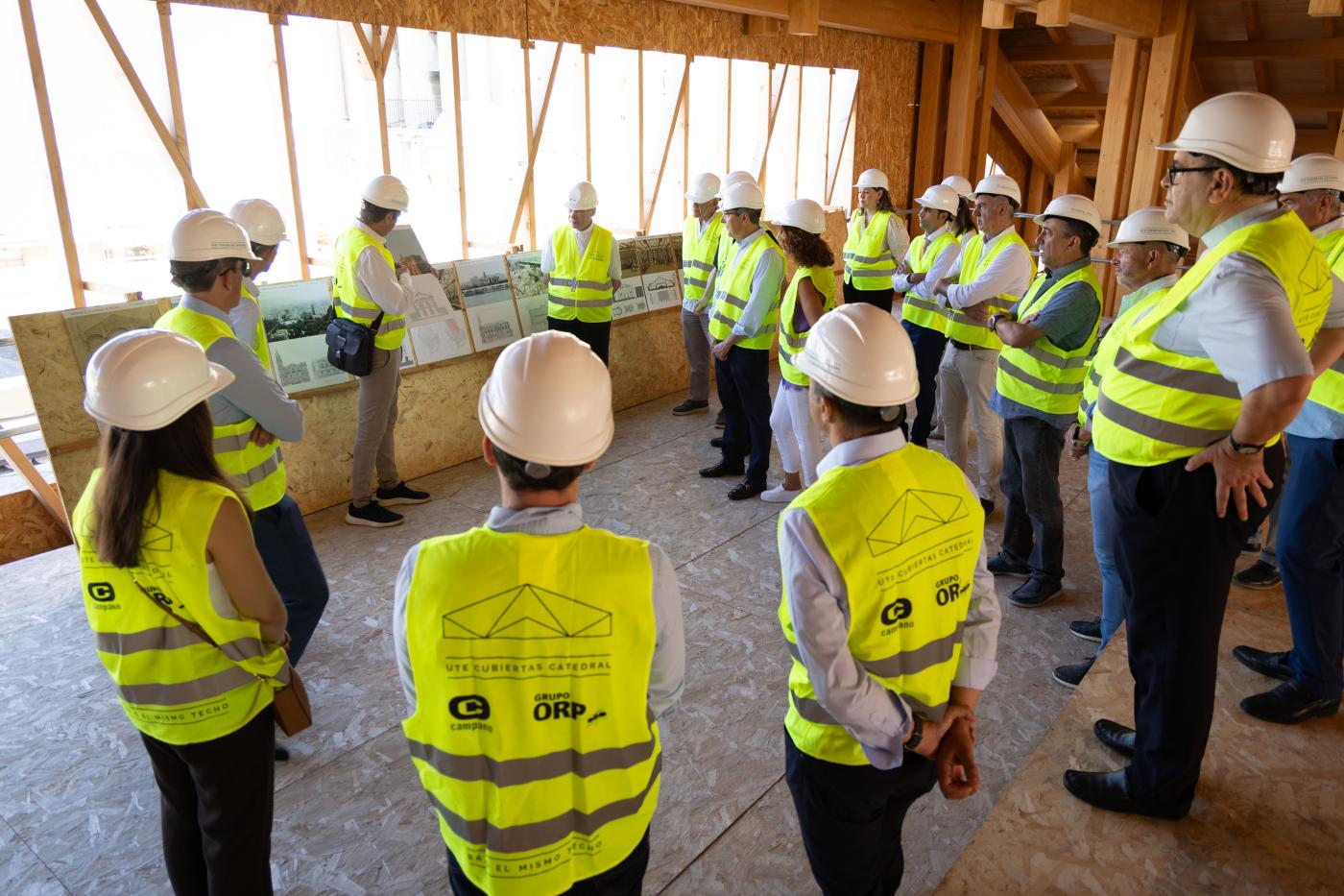 Visita a las obras de las cubiertas de la Catedral de la Diputación Provincial y Fundación Unicaja
