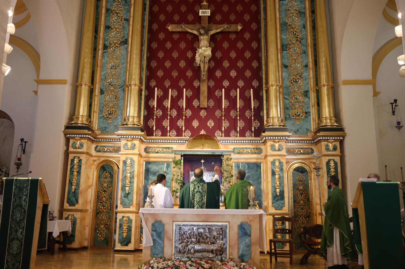 Torrox luce su nuevo retablo recién bendecido