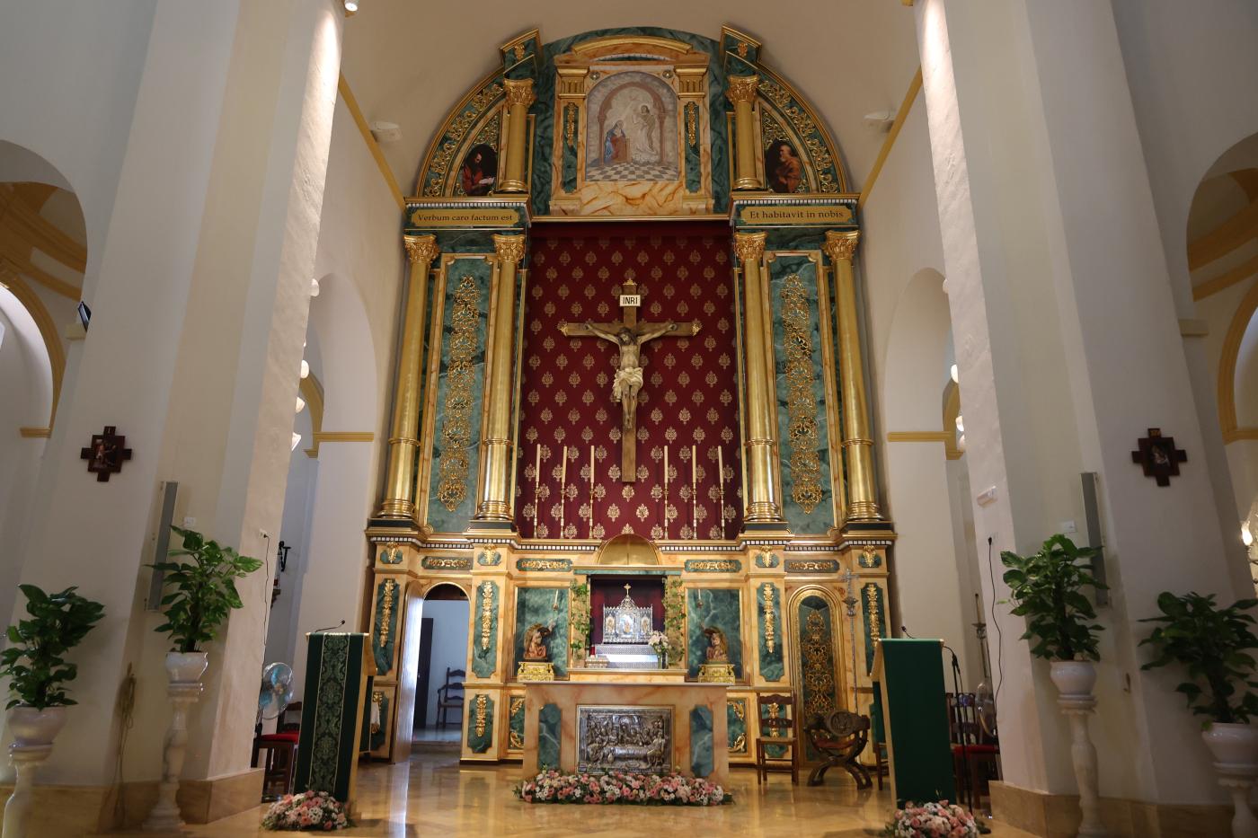 Torrox luce su nuevo retablo recién bendecido