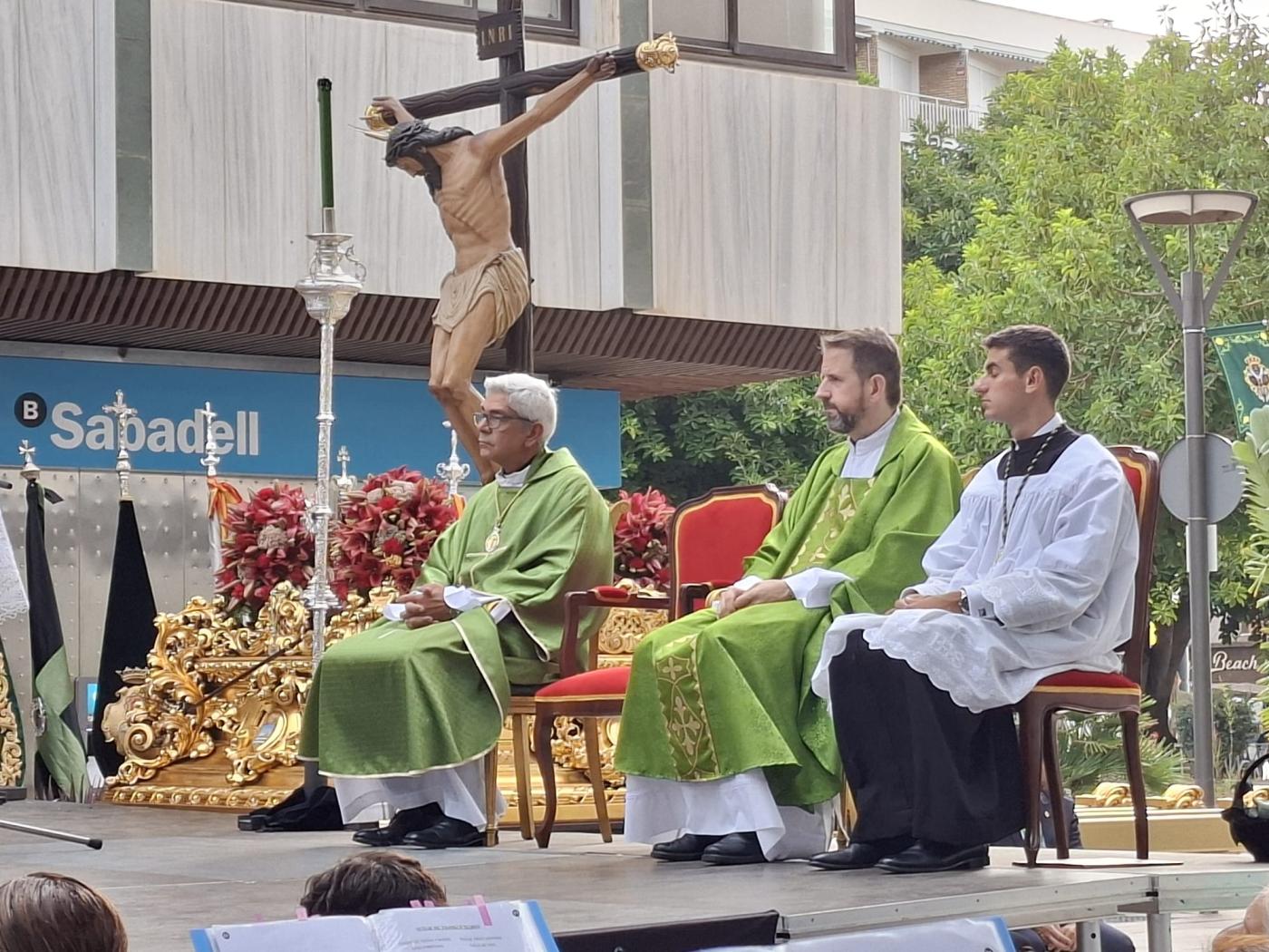 Estepona acogió a más de 500 hermanos de la Veracruz de España