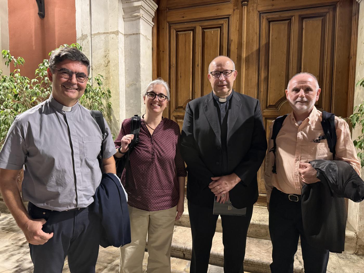 El Obispo de Málaga junto a Ianire Angulo y el director de los centros teológicos Pedro Leiva y José Emilio Cabra, coordinador de la II Semana de Espiritualidad