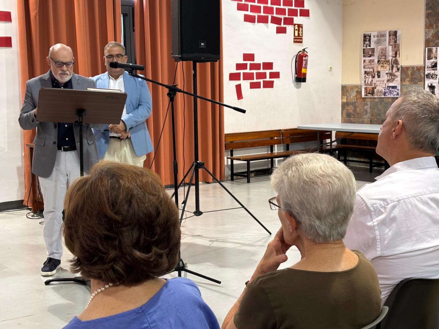 Agradecimiento a Carmen Velasco por su entrega