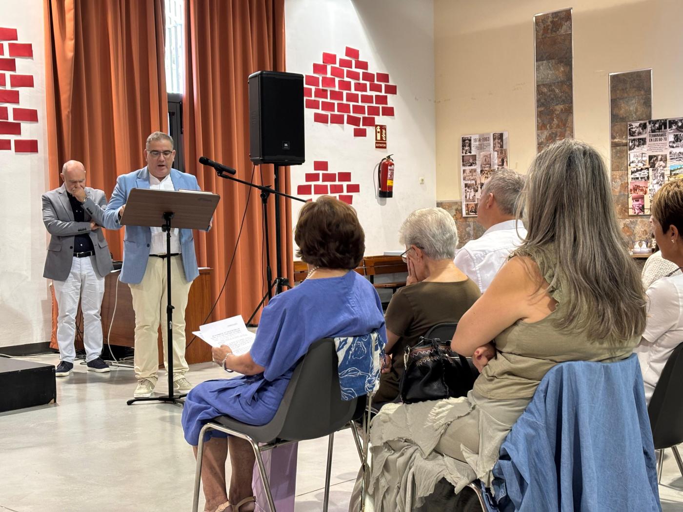 Agradecimiento a Carmen Velasco por su entrega