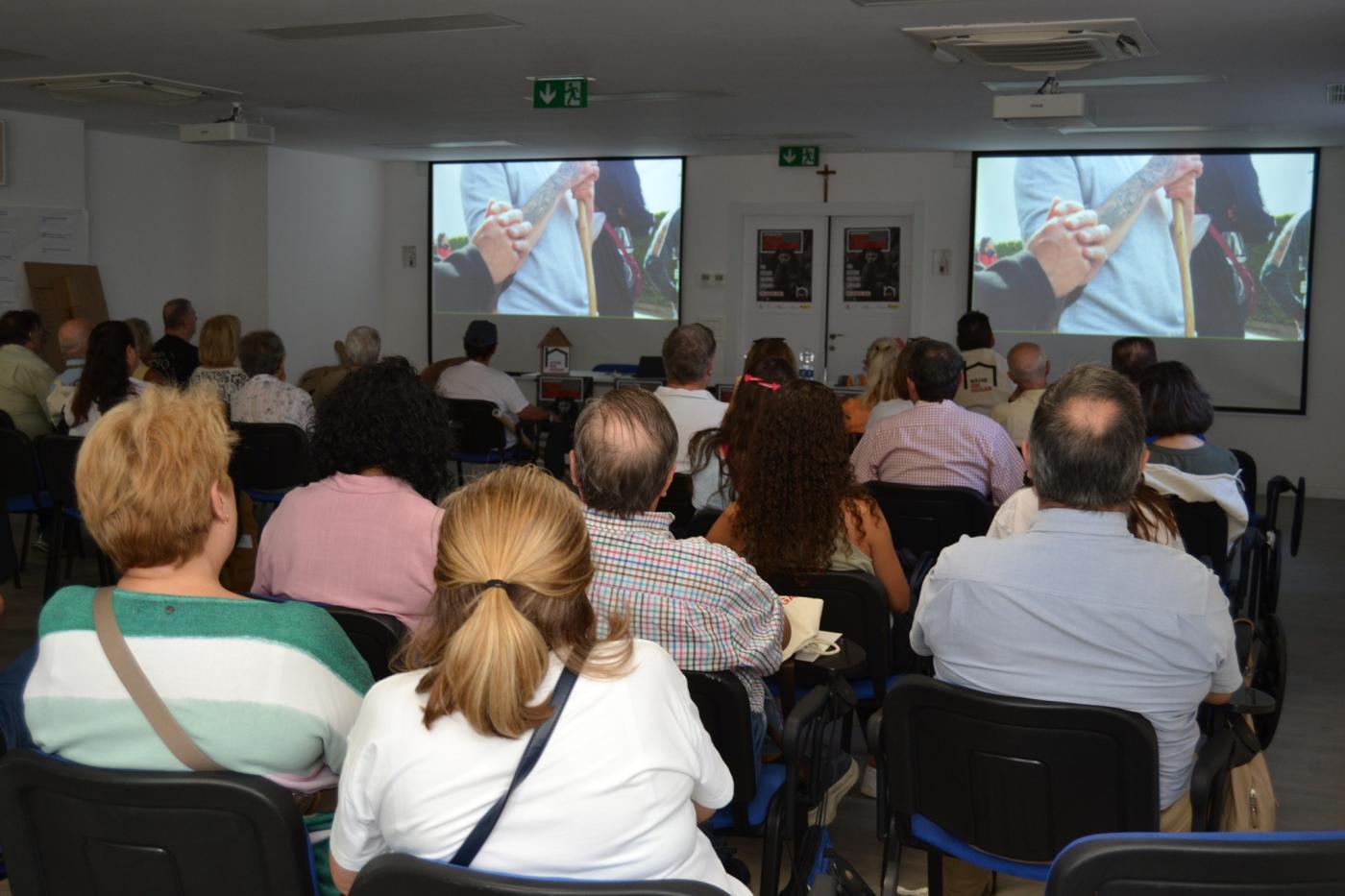 La campaña del Día de las Personas sin Hogar llena de esperanza la Plaza de la Constitución
