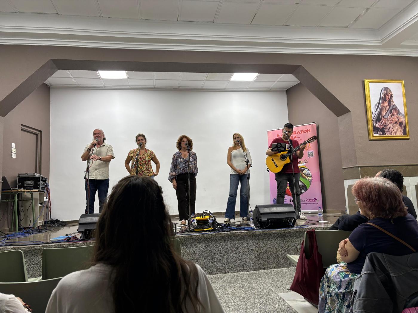 Testimonio y música en el Encuentro Diocesano Misionero