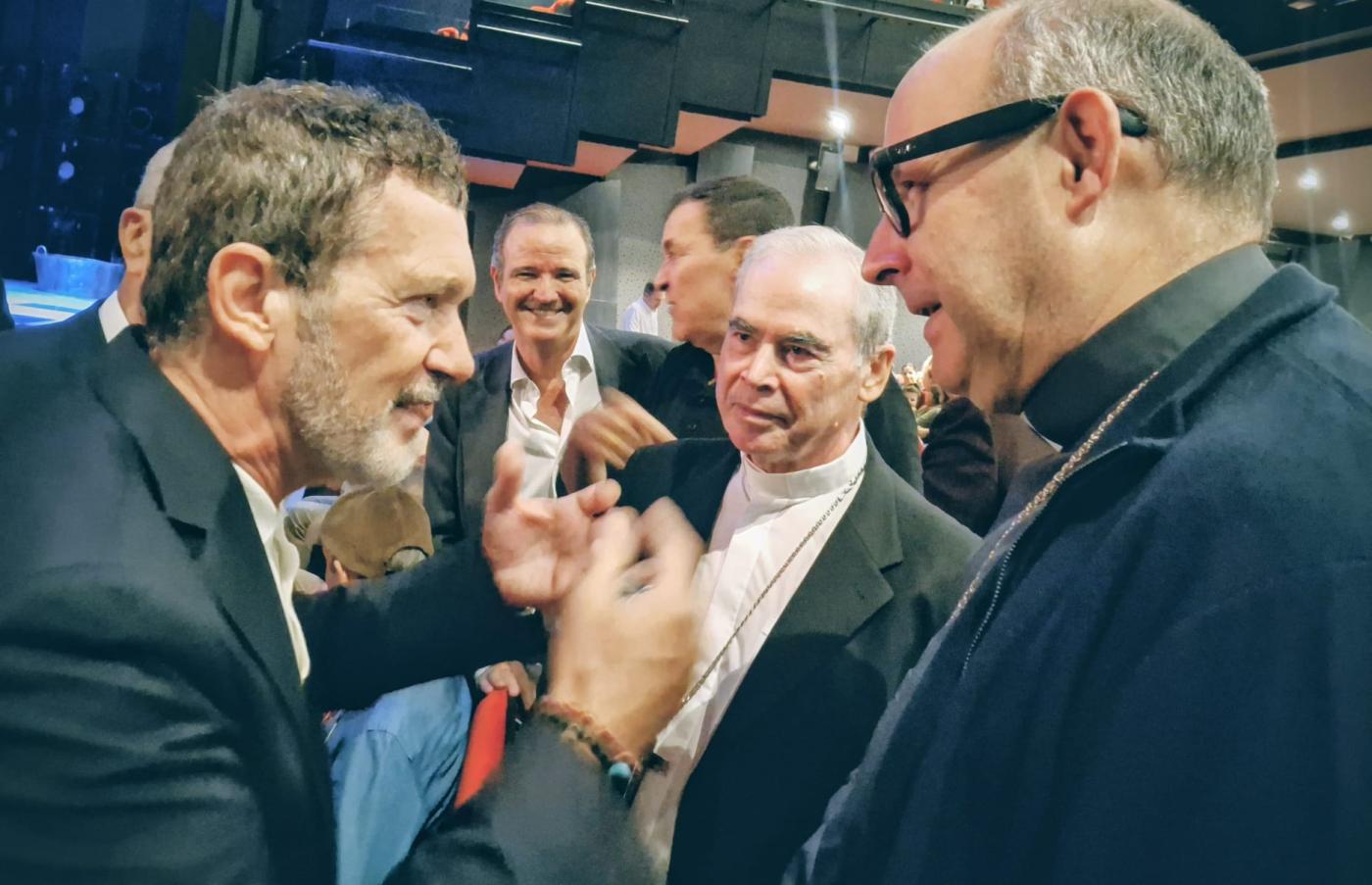 El Obispo de Málaga acude al estreno del musical Godspell