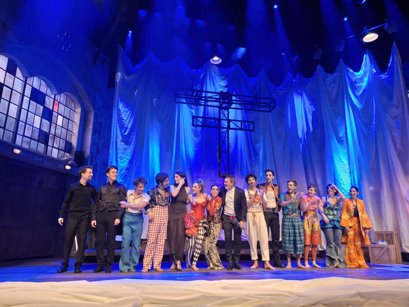 Saludo del reparto tras la representación