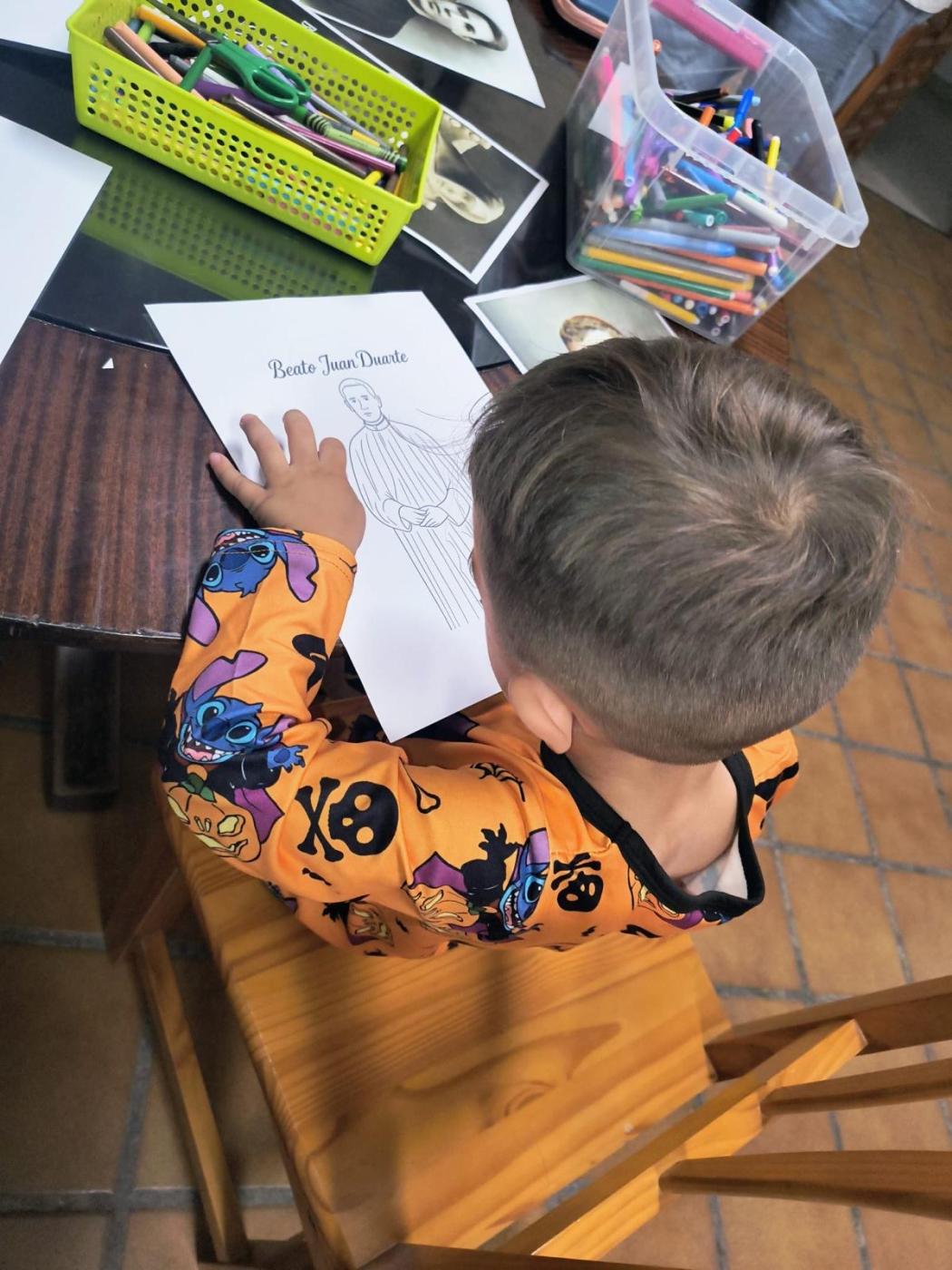 Celebra el mes de los Santos con las generaciones más jóvenes de tu parroquia