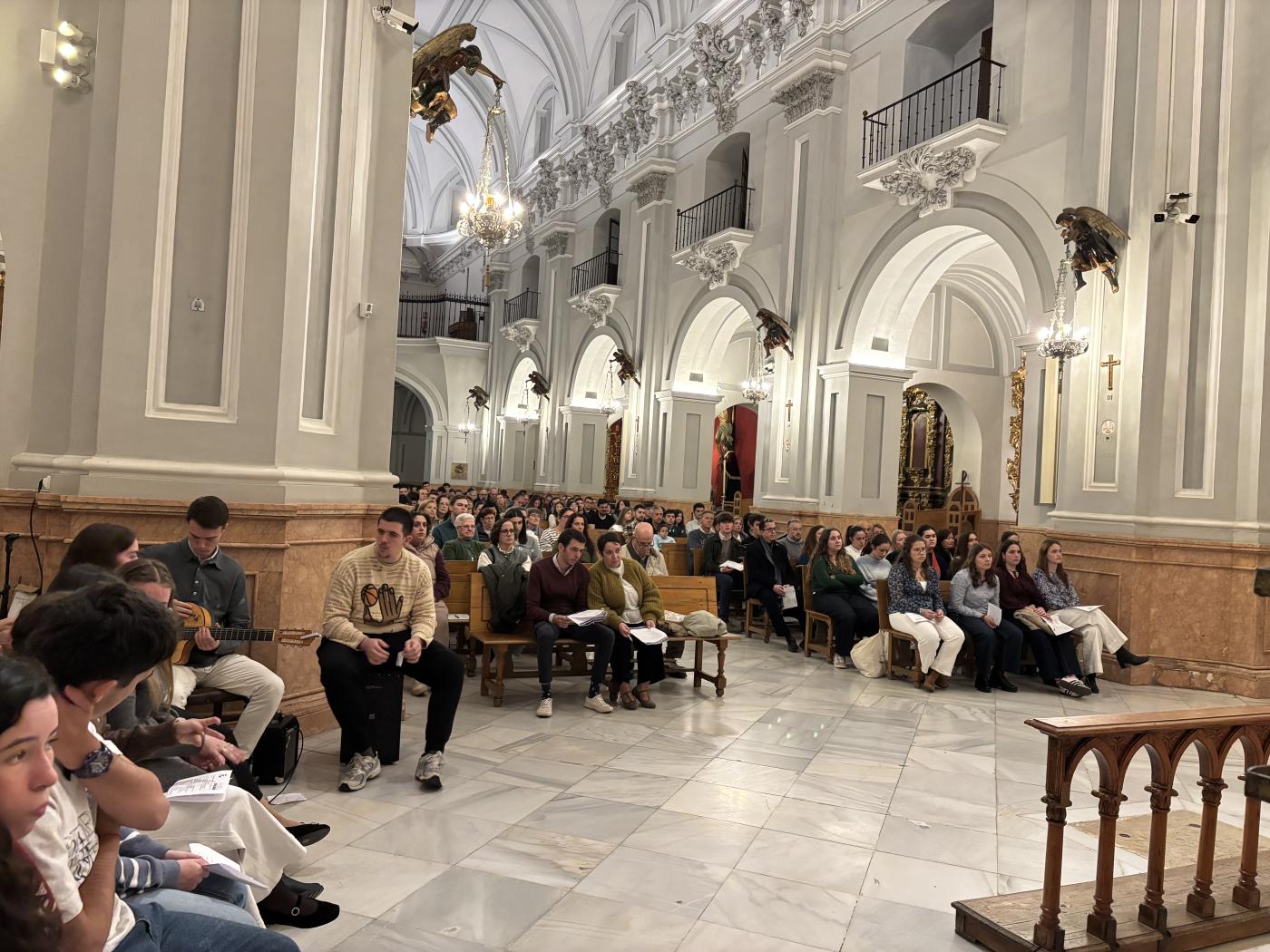 Mons. Satué a los jóvenes: «Alégrate, confía y ofrécete. El sí de María cambió la historia»