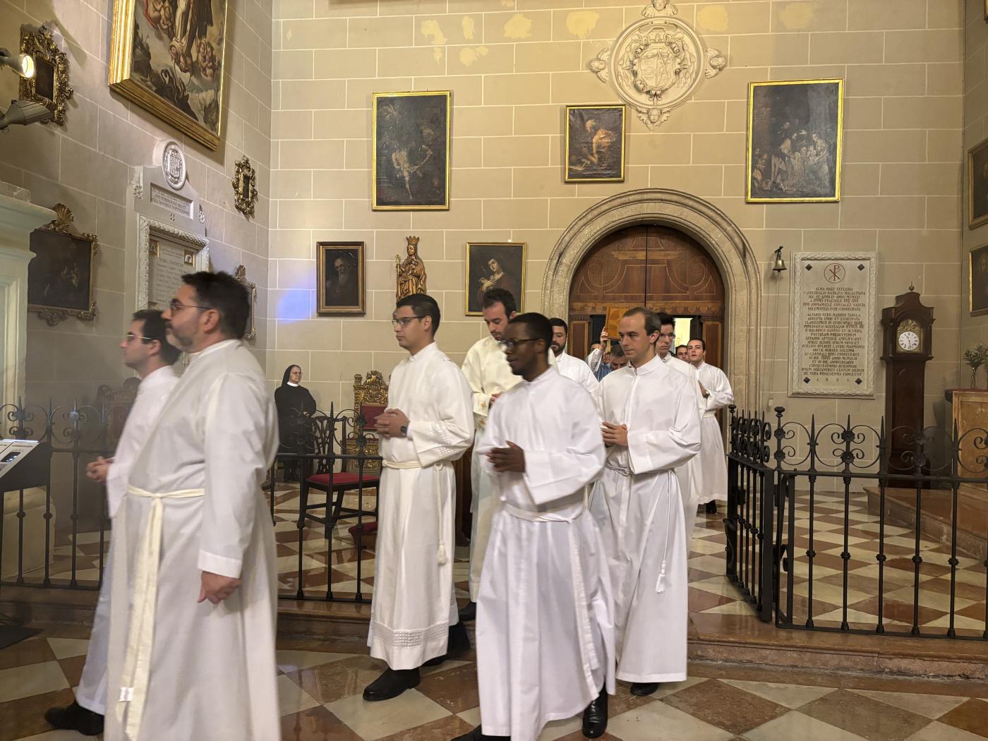 «Estos ministerios son una llamada a vivir con mayor intensidad vuestra relación con Cristo Palabra y Cristo Eucaristía»