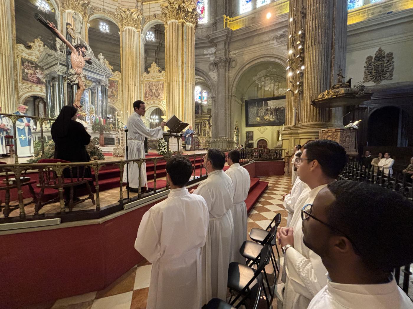 «Estos ministerios son una llamada a vivir con mayor intensidad vuestra relación con Cristo Palabra y Cristo Eucaristía»