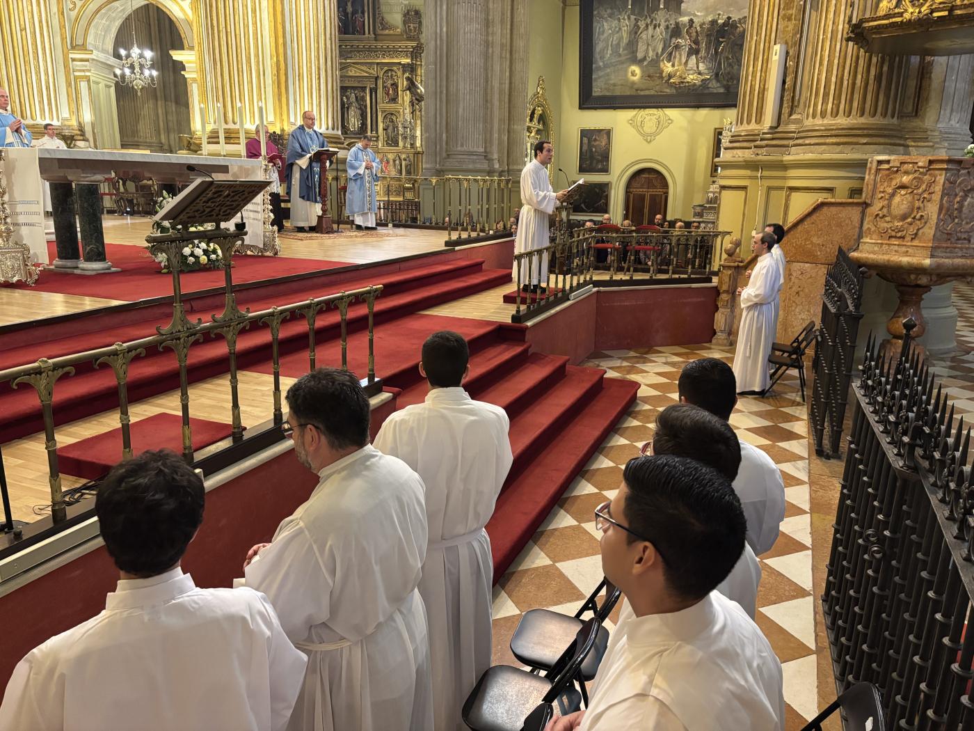 «Estos ministerios son una llamada a vivir con mayor intensidad vuestra relación con Cristo Palabra y Cristo Eucaristía»