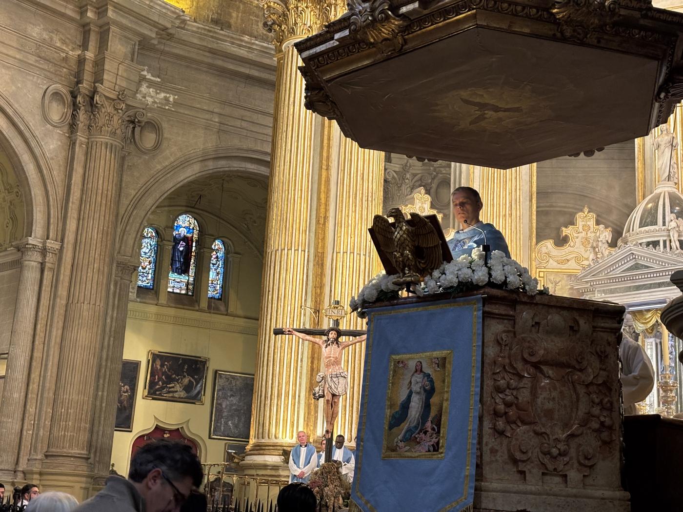 «Estos ministerios son una llamada a vivir con mayor intensidad vuestra relación con Cristo Palabra y Cristo Eucaristía»