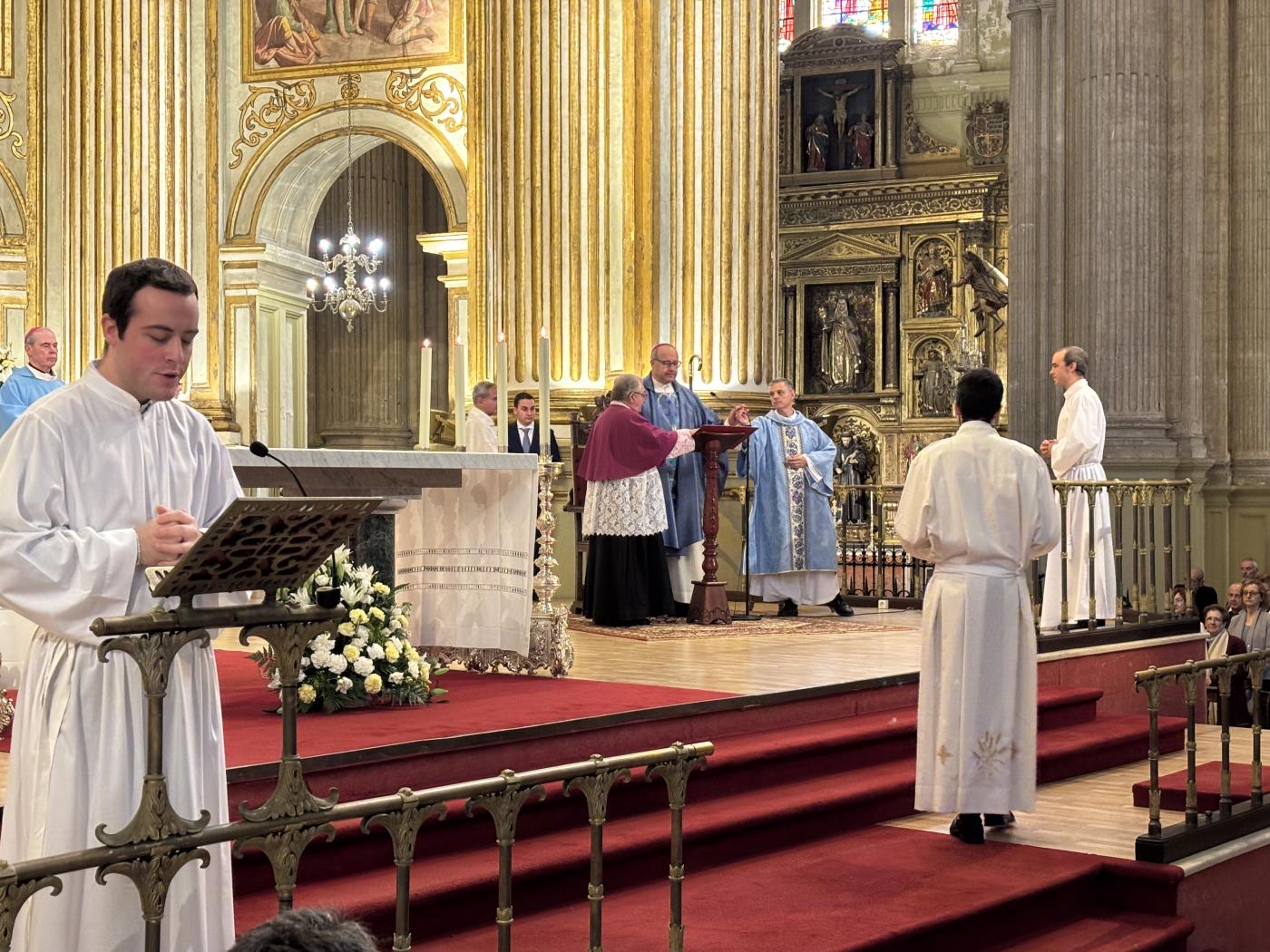 «Estos ministerios son una llamada a vivir con mayor intensidad vuestra relación con Cristo Palabra y Cristo Eucaristía»