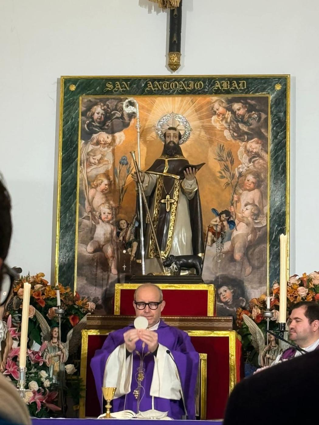 La parroquia de Cuevas del Becerro reabre sus puertas tras un año de obra