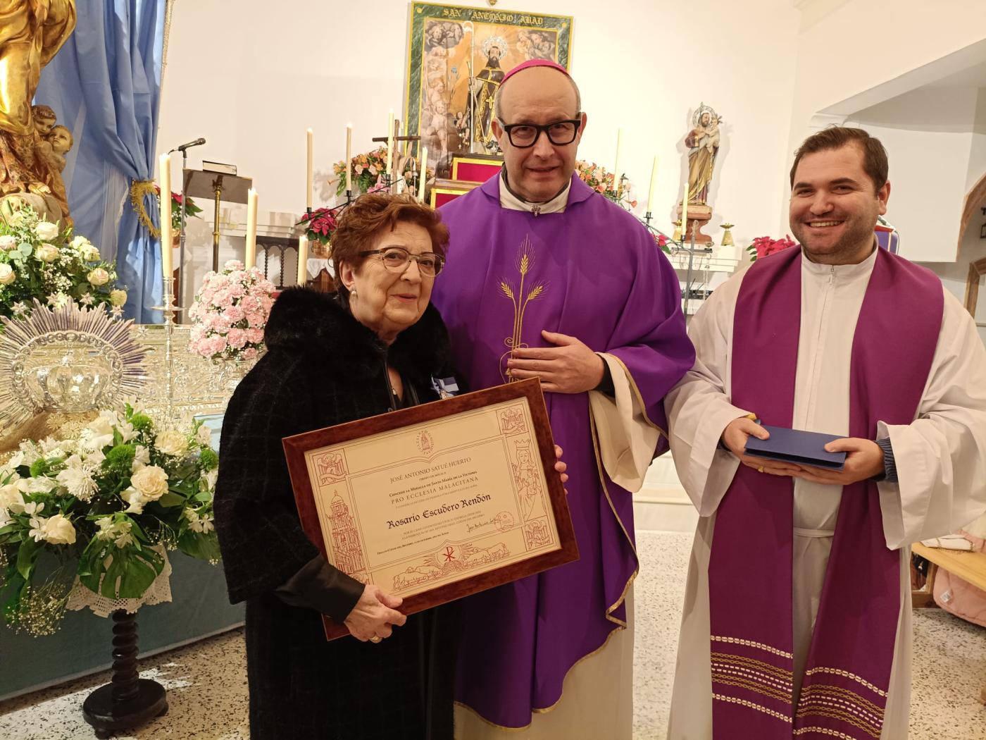 Entrega de la Medalla Pro Ecclesia Malacitana a Rosario Escudero Rendón