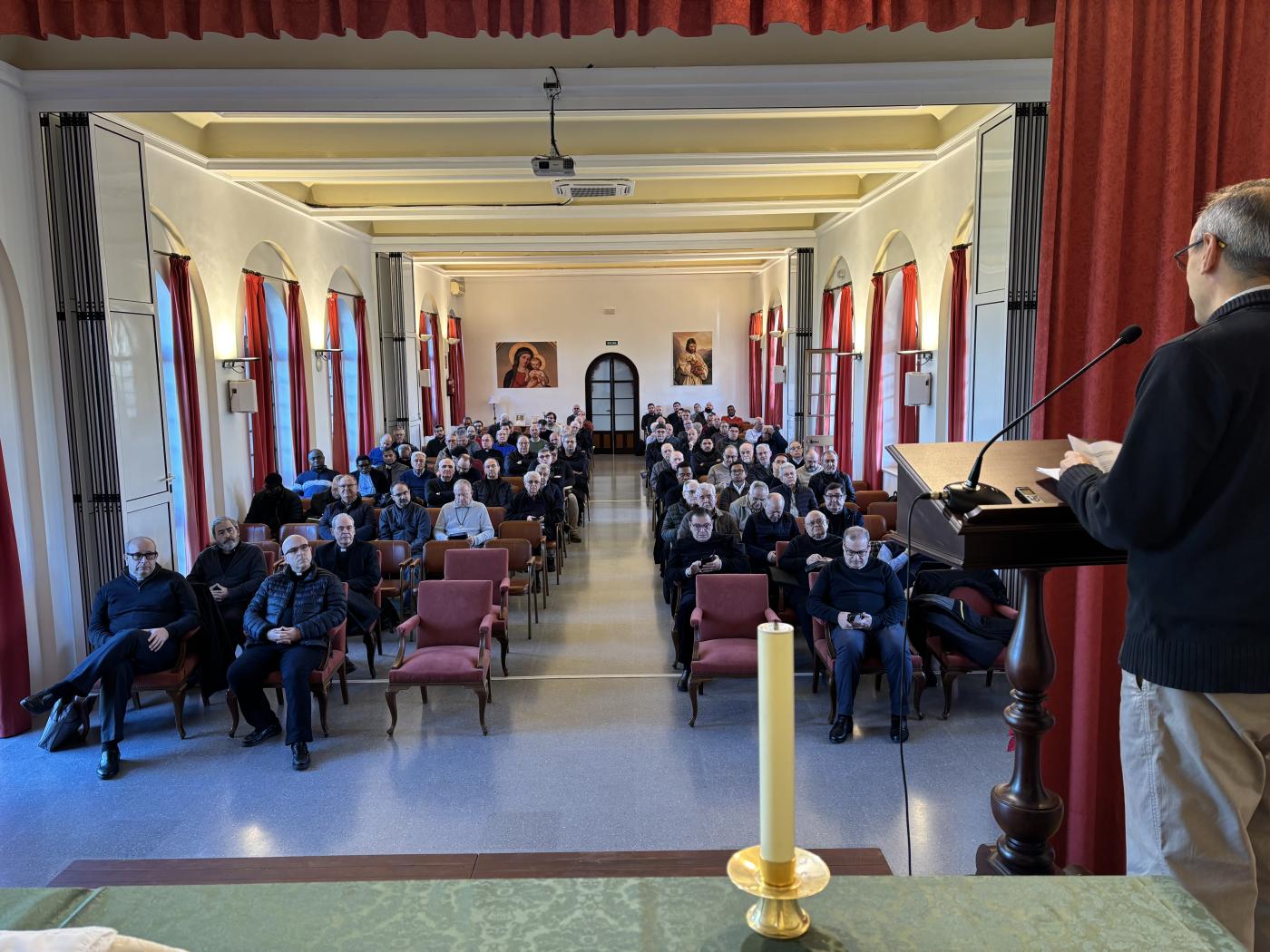 El clero celebra su retiro de Adviento y se felicita la Navidad