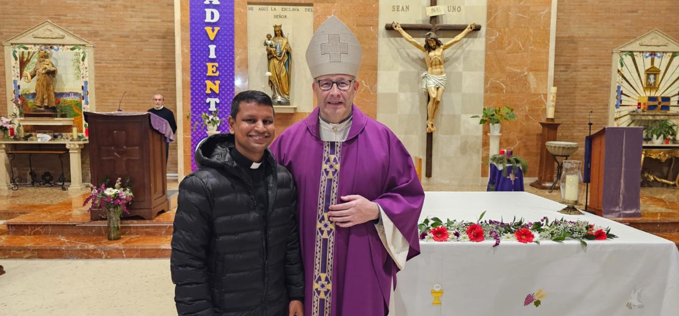 Confirmaciones y visita episcopal a la comunidad dehoniana en San Antonio de Padua