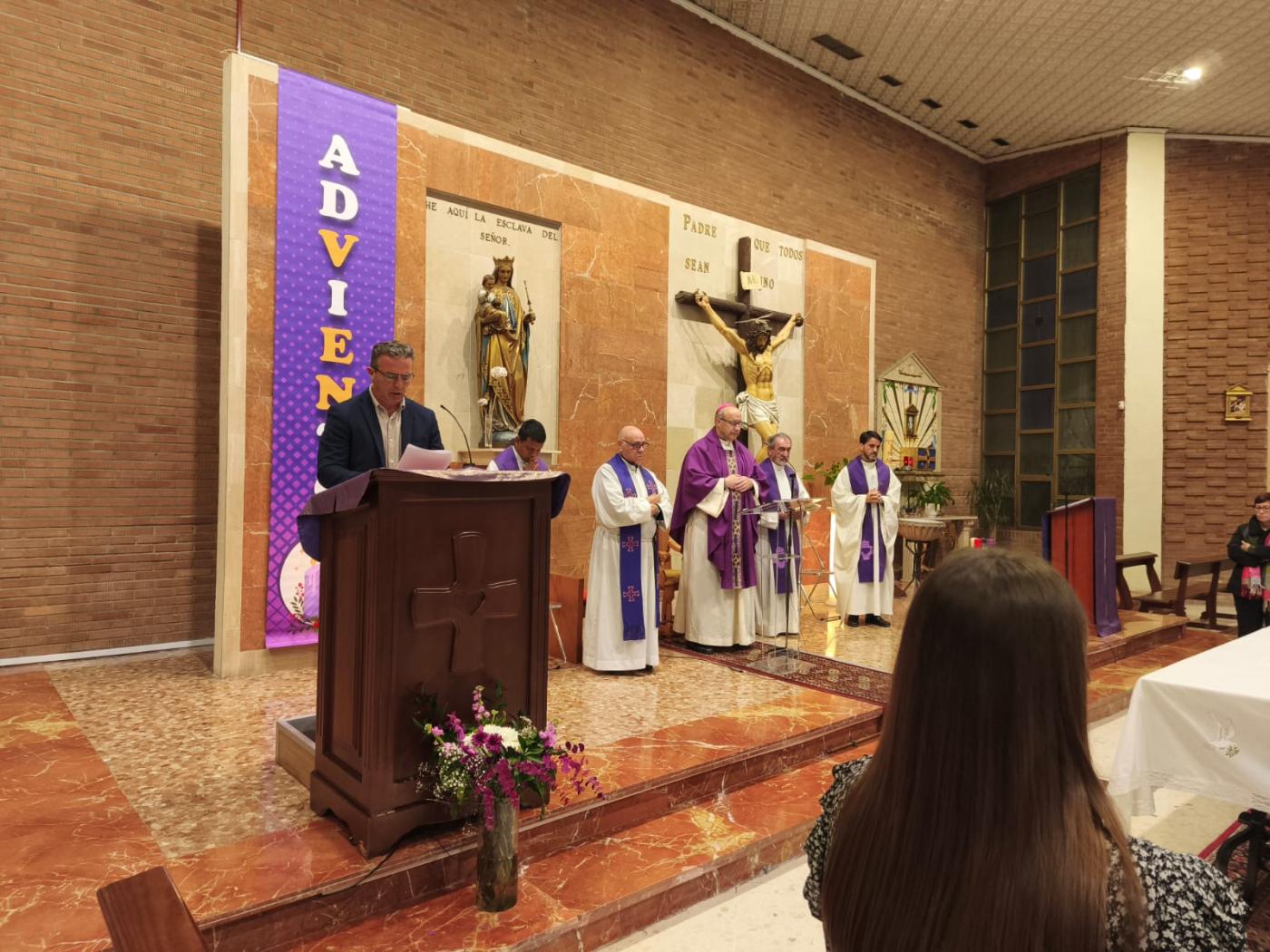 Confirmaciones y visita episcopal a la comunidad dehoniana en San Antonio de Padua