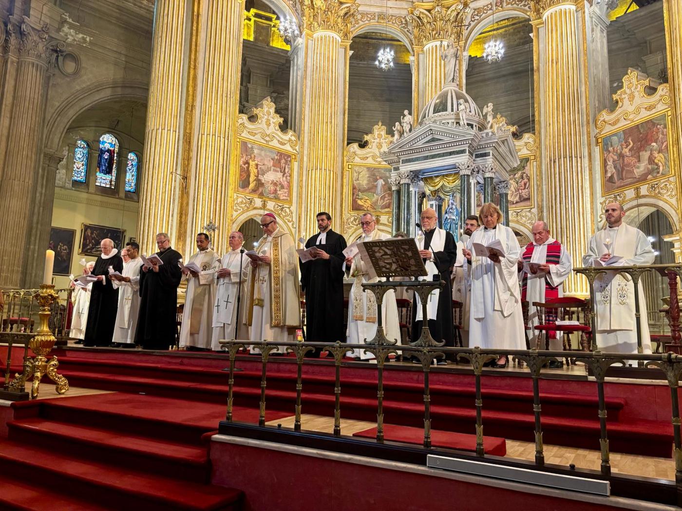 «Rezar por la unidad es necesario en un mundo donde hay muchas "luces" pero poca Luz»