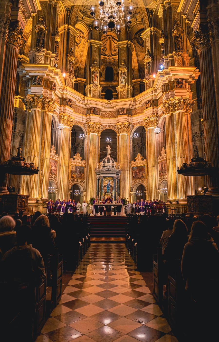 Misa por las víctimas del accidente ferroviario celebrada en la Catedral de Málaga