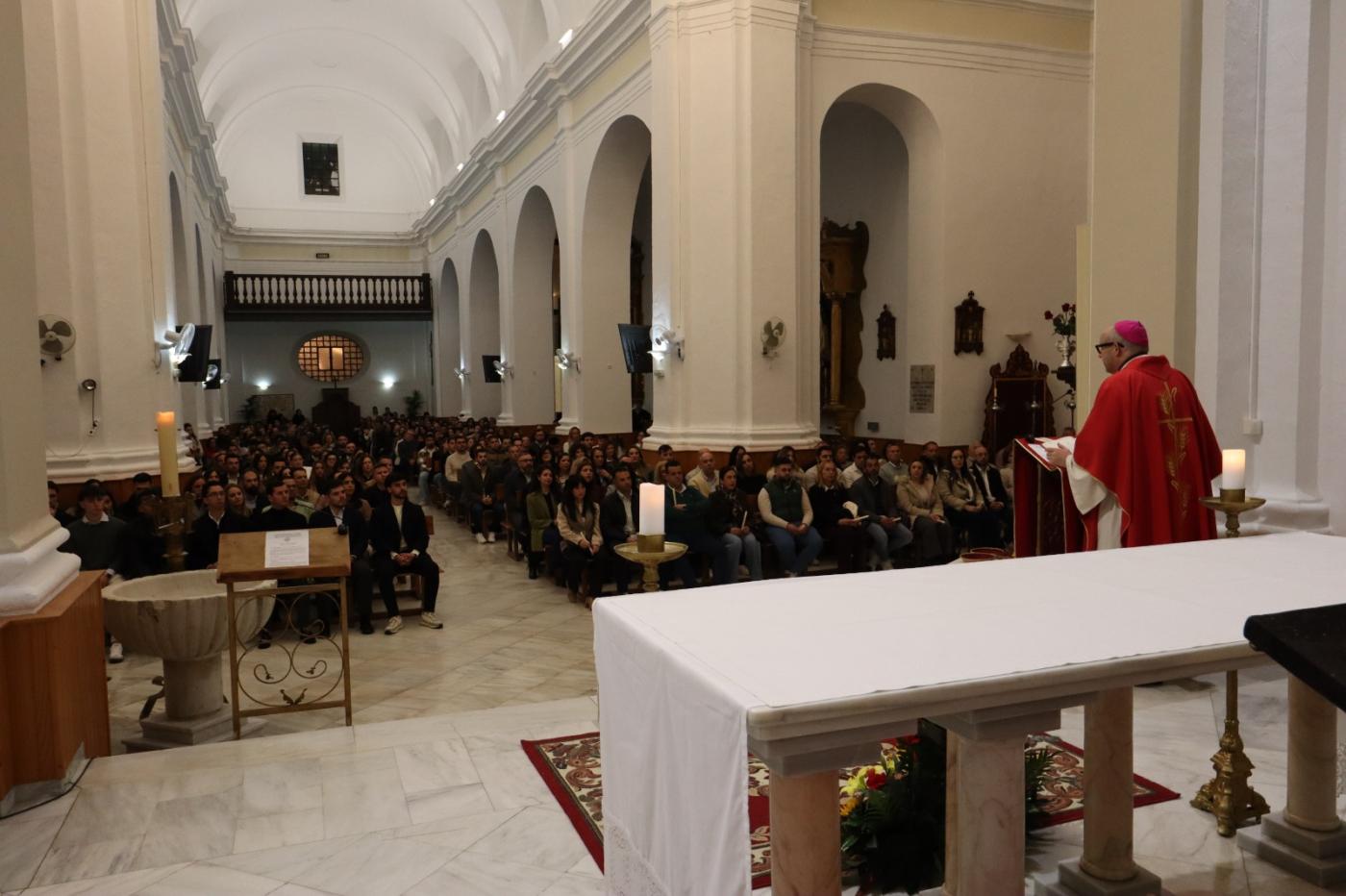 130 jóvenes y adultos de Alhaurín el Grande reciben la confirmación