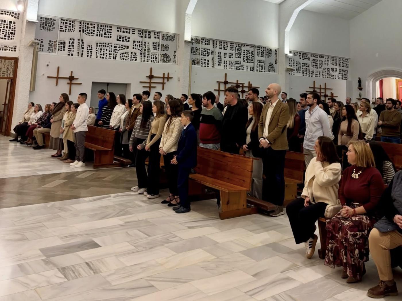 Casi cien adultos de las parroquias de Fuengirola-Torremolinos reciben el sacramento de la Confirmación