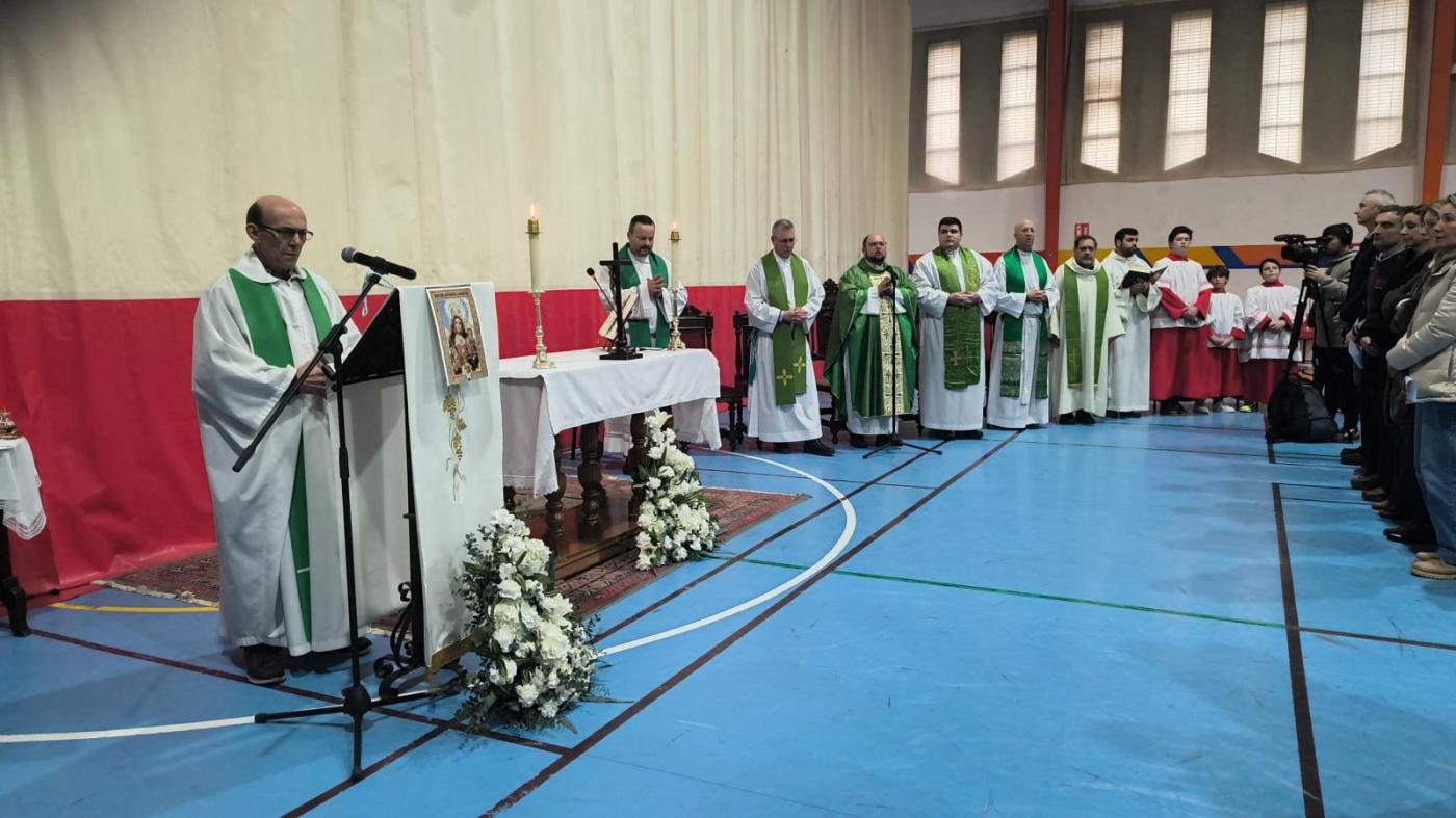 El Fuerte de Ronda ha acogido este domingo la celebración de la Eucaristía, con los vecinos de Grazalema y Ronda